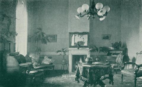 Kearsarge House writing room. Museum of the White Mountains, Hamilton collection