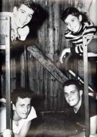 Campers in bunk beds at Maplewood Caddy Camp