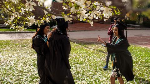 Plymouth students at 毕业典礼