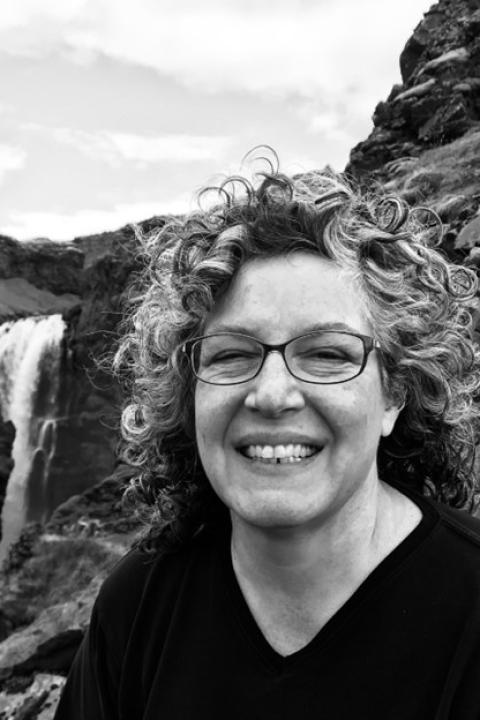 Julie Fagan Headshot